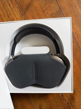 Apple AirPods Max - Space Gray Over-Ear Headphones